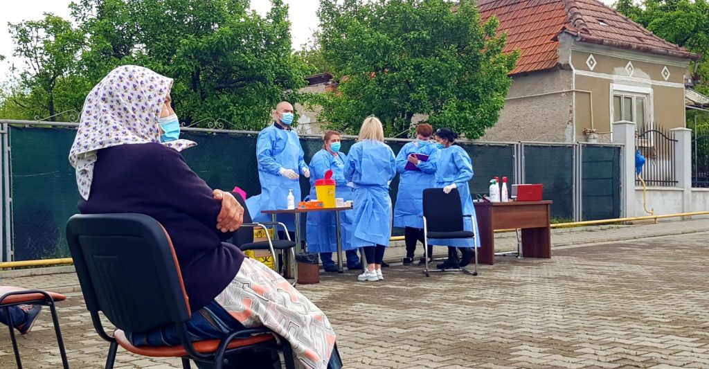 Centre de vaccinare pentru buzoienii din orașe, dar în cătunele izolate cine ajunge? Apelul unui localnic din Pardoși care vrea să se vaccineze și spune că n-are unde.  Cum răspund autoritățile