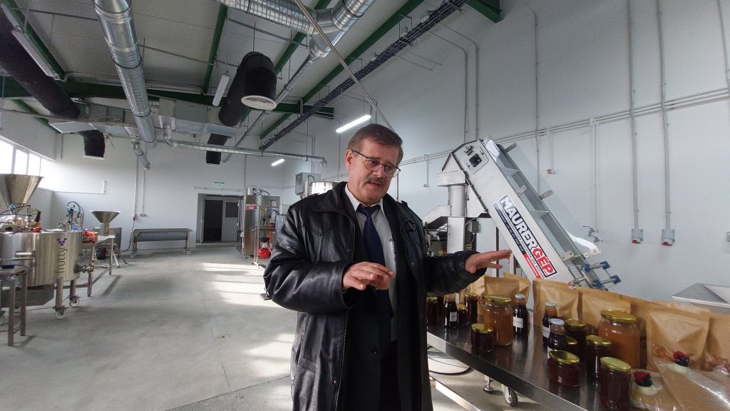 Buzoianul care țintește spre un profit de 200.000 de euro anual din marmeladă și sucuri naturale, fără zahăr. Producătorul a dat drumul la o fabrică unde și sursa de energie este ECO
