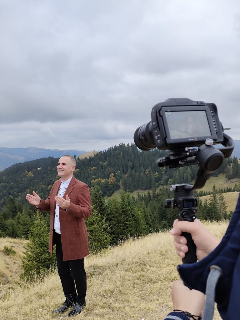 “Viaţa-i ca o carte scrisă”, un cântec nou de la Mario Buzoianu