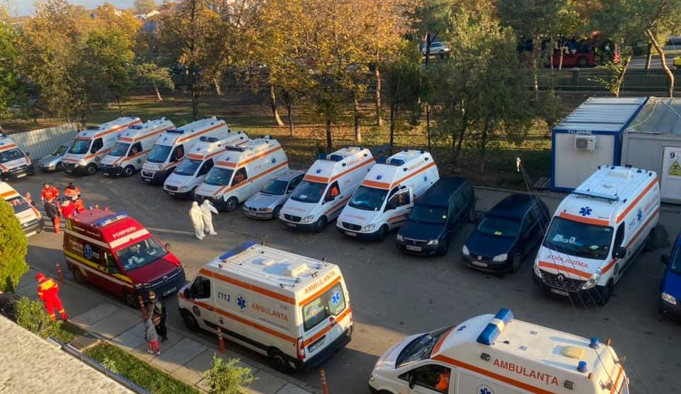 După zile întregi de coșmar, ambulanțierii au parte de o perioadă ceva mai liniștită. Timpii de așteptare s-au redus semnificativ