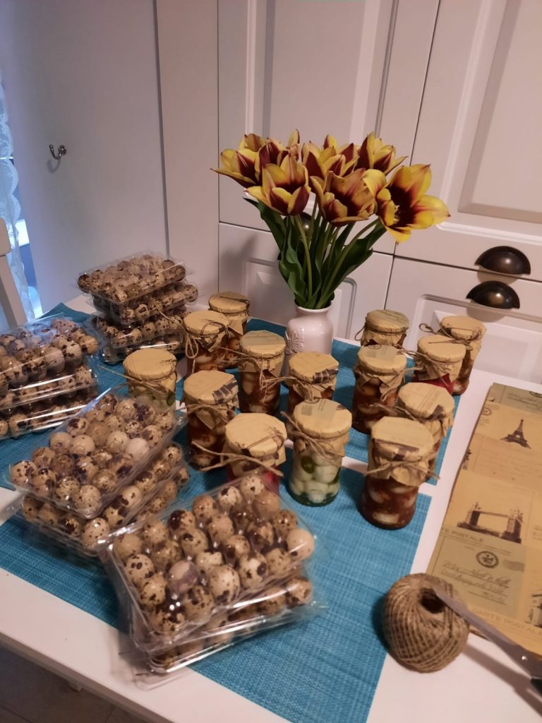 Oul de prepeliță, alimentul-minune, grație căruia o familie din Berca a ajuns să se simtă mai bine, dar și să fie extrem de căutată. Rețetele inedite cu care Cornel Rogoz și-a cucerit clienții (FOTO&VIDEO)