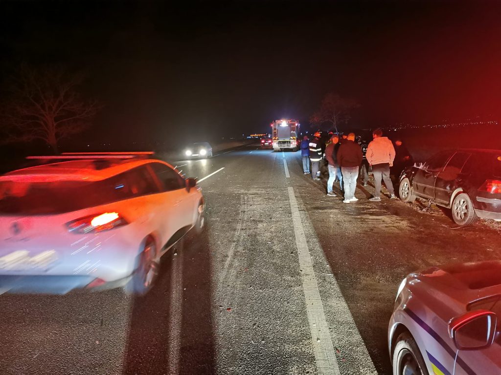 Accident în lanț la Hanul lui Țintă! Trei mașini implicate. Șoferii, tineri cu puțină experiență la volan. Trafic, dirijat