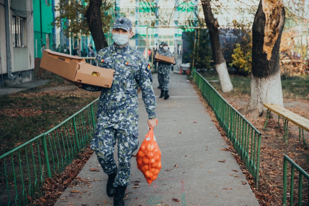 O altfel de misiune pentru piloții de la Boboc! La fel ca și în aer, și pe pământ ”stăpânii cerului” fac minuni (Foto)