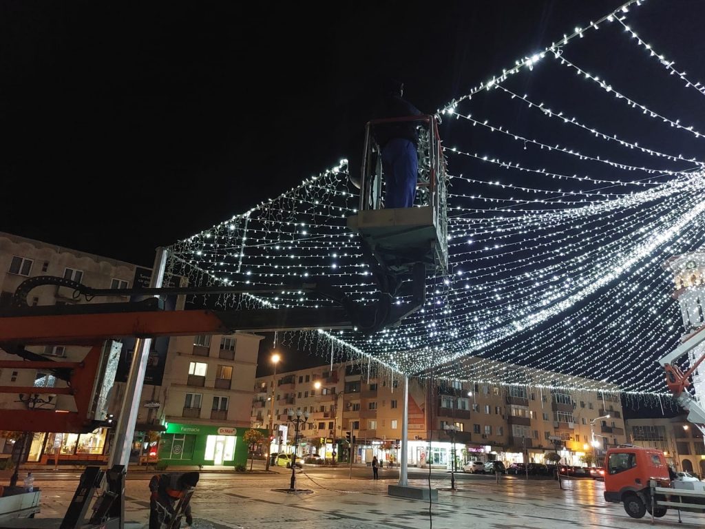 Să se taie, dar să se și facă! Cum arată iluminatul festiv și spectacolele de sărbători, la Buzău