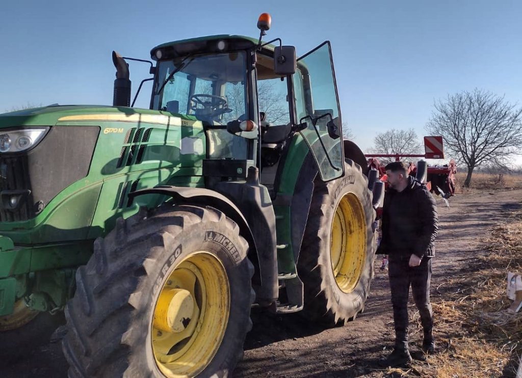 România, în criză acută de mecanici agricoli. Profețiile unui agricultor care a investit în automatizarea afacerii:„Un tractorist va câștiga cât un IT-ist”