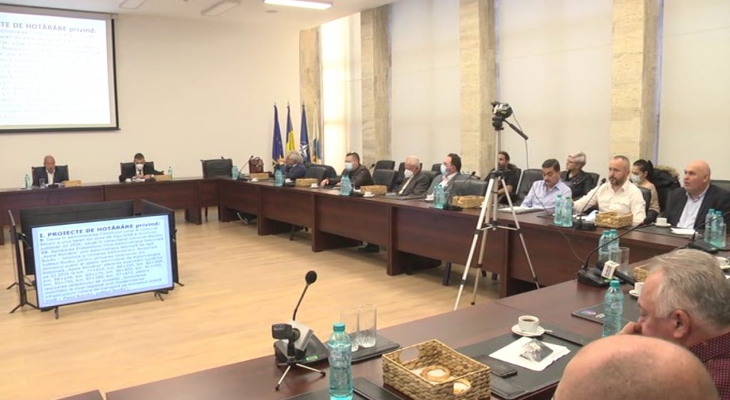 Consilieri județeni, fără mască, la ultima ședință, și pasibili de amendă (FOTO)