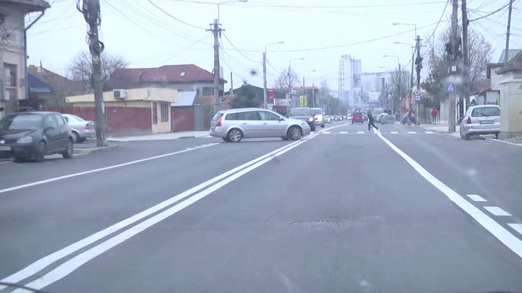 Se impun soluții urgente pentru îndepărtarea haosului de pe Transilvaniei. Proiectantul, somat să rezolve problema. Până atunci traficul e la mica învoială