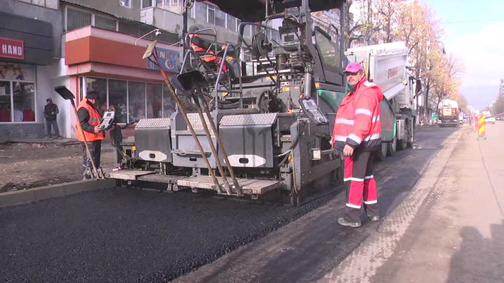 A început asfaltarea pe Unirii! Cum va arăta bulevardul la finalul lucrărilor