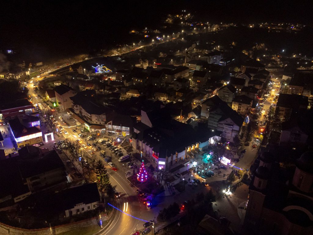 Imagini de poveste. Nehoiu a îmbrăcat straie de sărbătoare (FOTO&VIDEO)