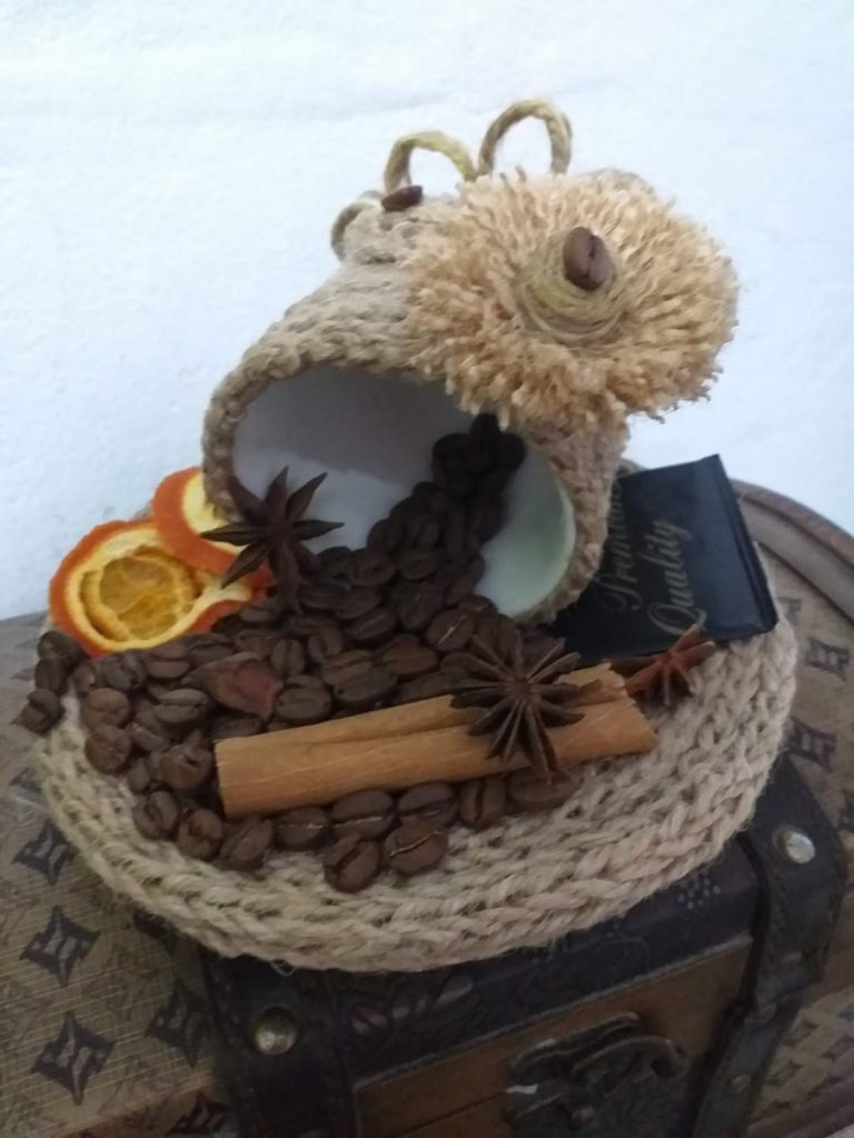 Când cafeaua devine sursă de inspirație. E incredibil ce poate face o buzoiancă din boabele aromate de cafea (FOTO)