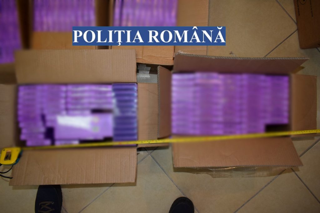 Dosar penal cu două infracțiuni  dintr-o lovitură! A pățit-o un tânăr care transporta ilegal petarde și insecticid. Scenariu de comedie pe DNE85 (video)