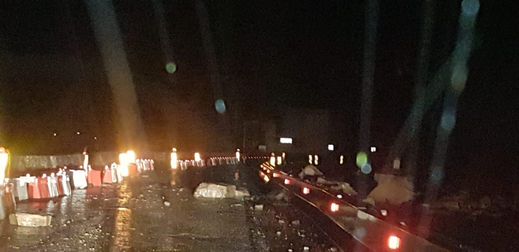 DN10, blocat de stânci! Circulația este oprită