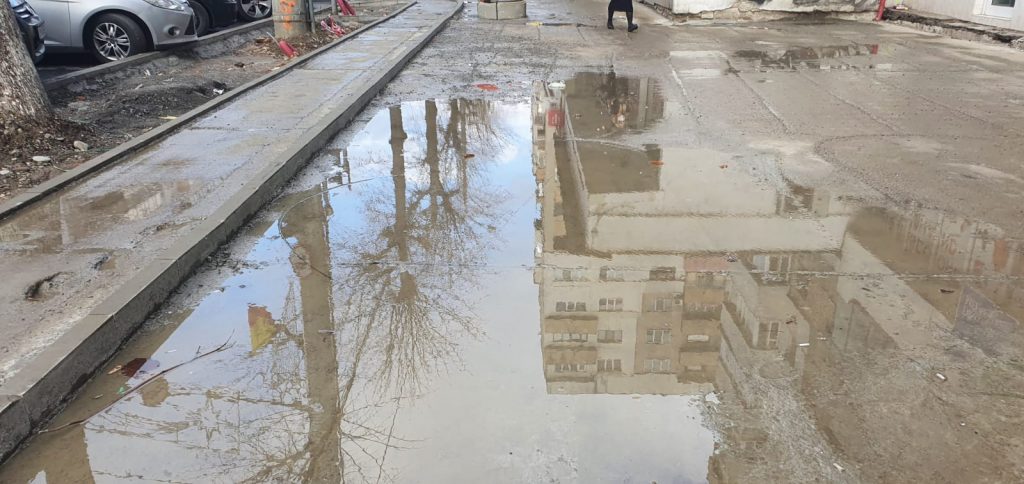 Lucrările de pe Unirii au intrat în conservare.  Șantierul se va redeschide, cel mai probabil, în primăvară. În ce stadiu sunt trotuarele ce trebuie refăcute de la un capăt la altul (FOTO & VIDEO)