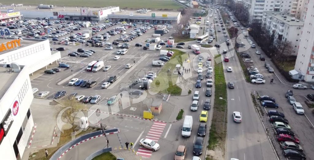 Imagini care dau fiori reci! Cum arată Buzăul, văzut de sus, în zilele de maximă aglomerație. Zeci de mii de mașini, pe străzile orașului (foto+video)