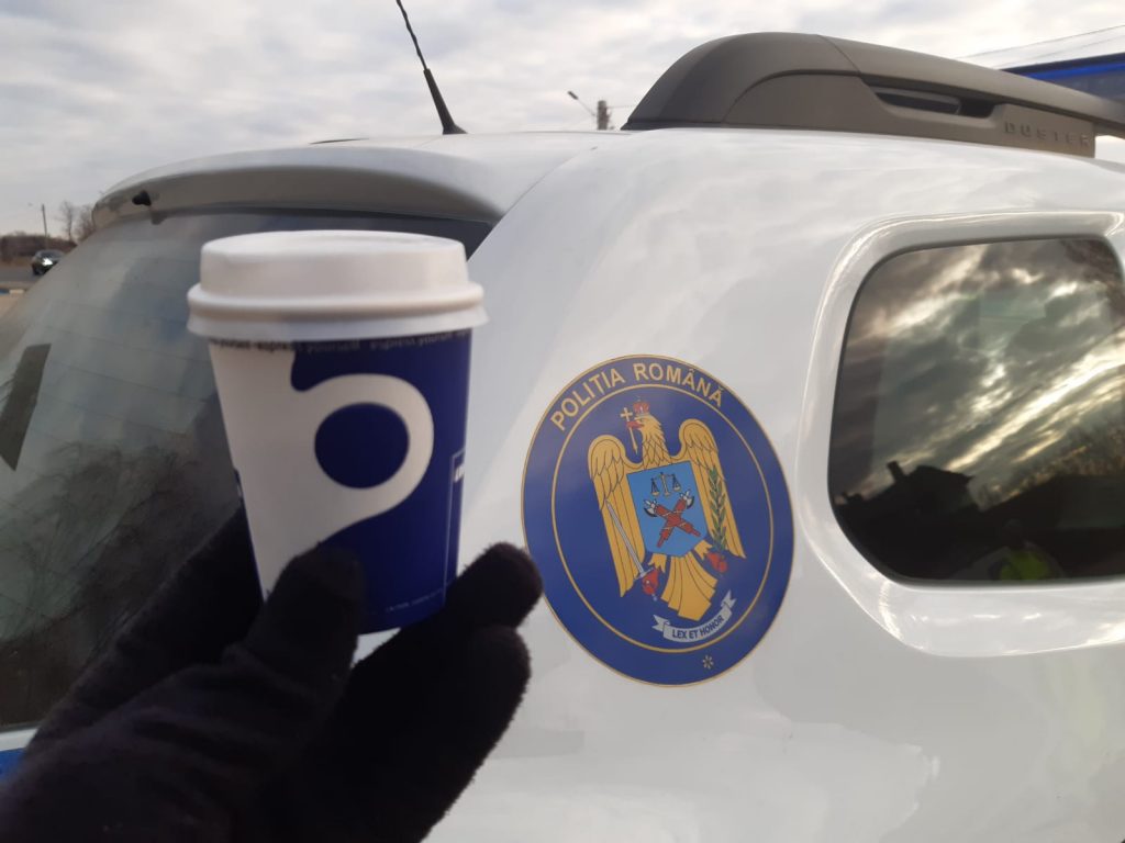 Ceai și cafea pentru șoferii obosiți. Polițiștii atrag atenția: 20% din accidente sunt din cauza oboselii la volan (FOTO&VIDEO)