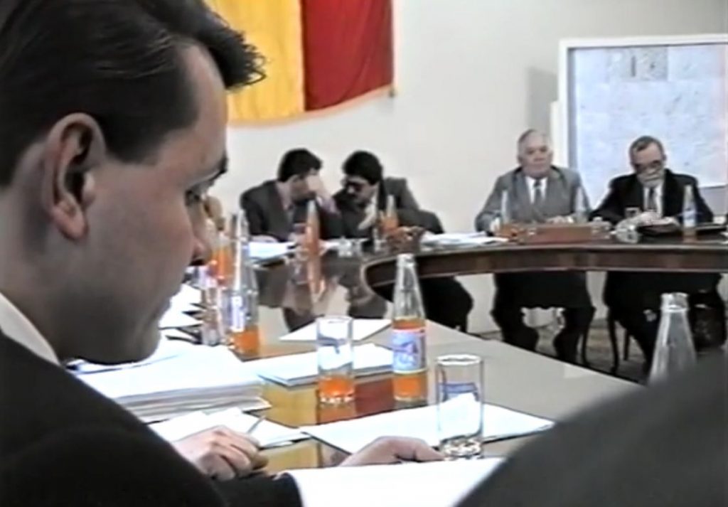 Imagini prețioase de arhivă. Cum erau ședințele de Consiliu Local, la Buzău, acum un sfert de veac. Ce dezbateri aveau aleșii (VIDEO)
