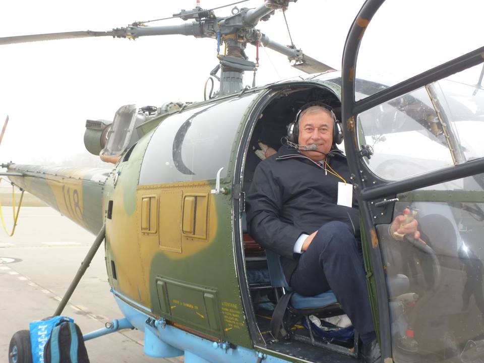 Povești de la înălțime cu Radu Ilinca, fost tehnician și trăgător aerian, acum un pasionat al excursiilor cu rulota: „Ne naștem cu un țipăt, murim cu un geamăt, așa că nu ne mai rămâne decât să fim fericiți!”