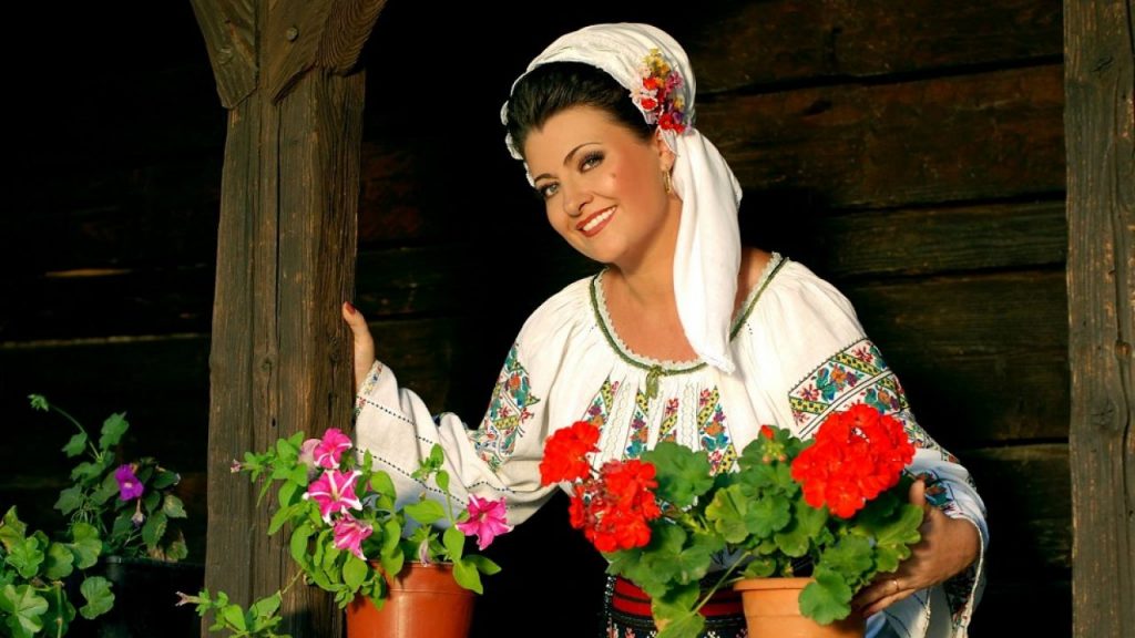 La mulți ani, Steliana Sima! Artista sărbătorită muzical, la Focus FM
