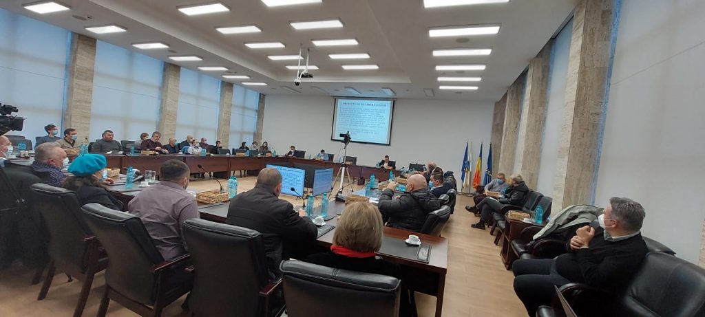 Ședință fulger și cu multe absențe la Consiliul Județean! În cât timp au fost votate proiectele de pe ordinea de zi (video)