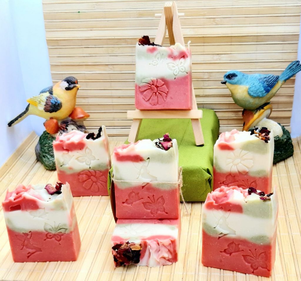 Cum să obții propriul săpun de casă natural. Rețeta Claudiei, o pasionată a produselor homemade, dezvăluie rețeta