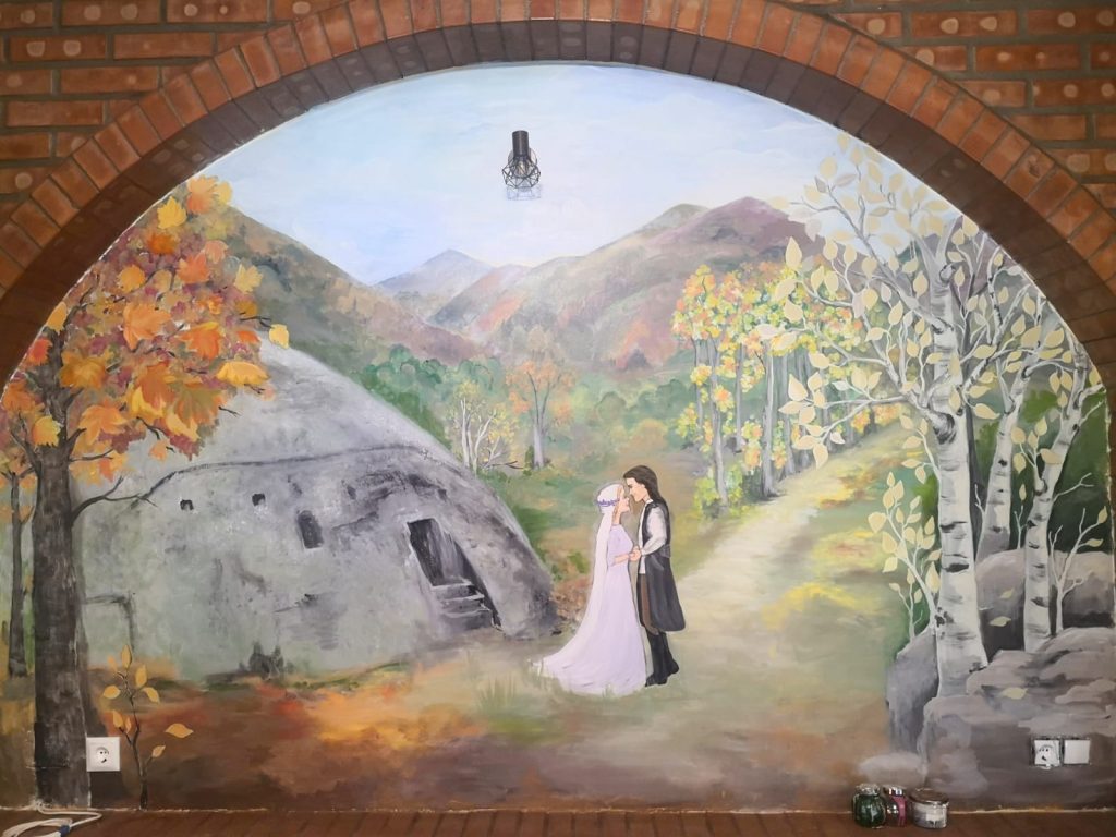Pictură impresionantă, într-o cramă din Buzău! Toți pereții au fost acoperiți cu scene din legenda Luanei (foto)