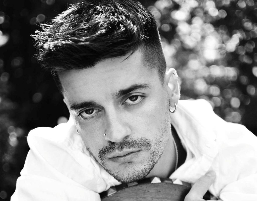 Buzoianul câștigător de la Eurovision cântă în marile orașe ale Europei