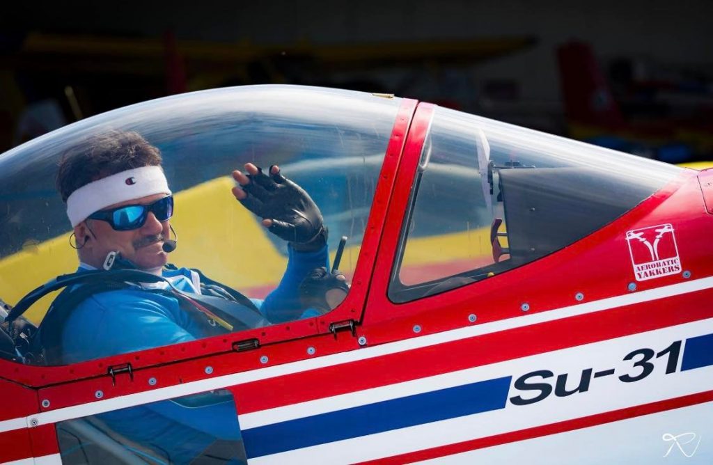 (FOTO+VIDEO) Pilotul care s-a prăbușit cu avionul, un obișnuit al mitingurilor aviatice de la Buzău