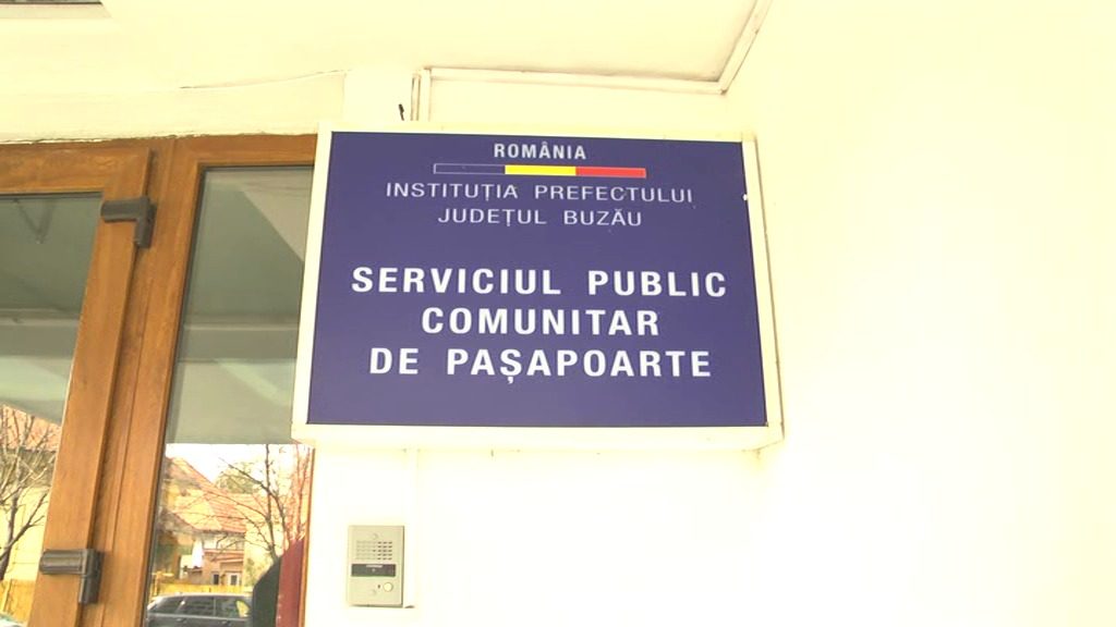 (VIDEO & FOTO) Coadă la pașapoarte! Războiul din Ucraina și relaxarea măsurilor sanitare, motivele invocate de buzoieni