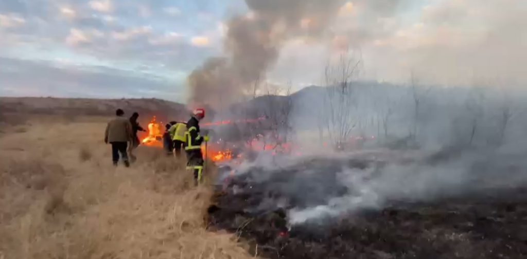 Risc crescut de incendii în zilele caniculare! Avertismentul autorităților