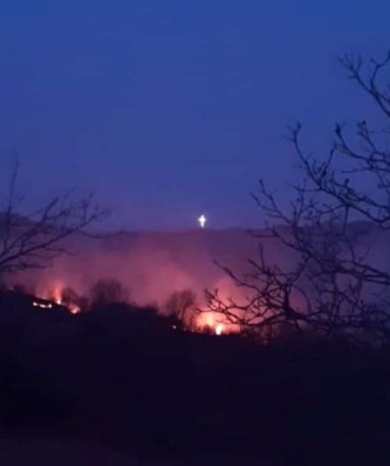 Alertă la Valea Largă, Sărulești! Focul a ajuns lângă sat