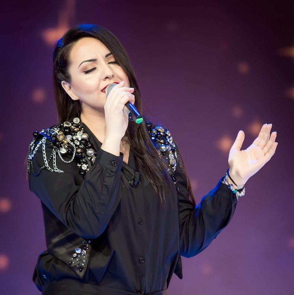 (FOTO + VIDEO) De la Vocea României la psalmi. Proiectul inedit al Luciei Dumitrescu, legătura dintre credință și muzică