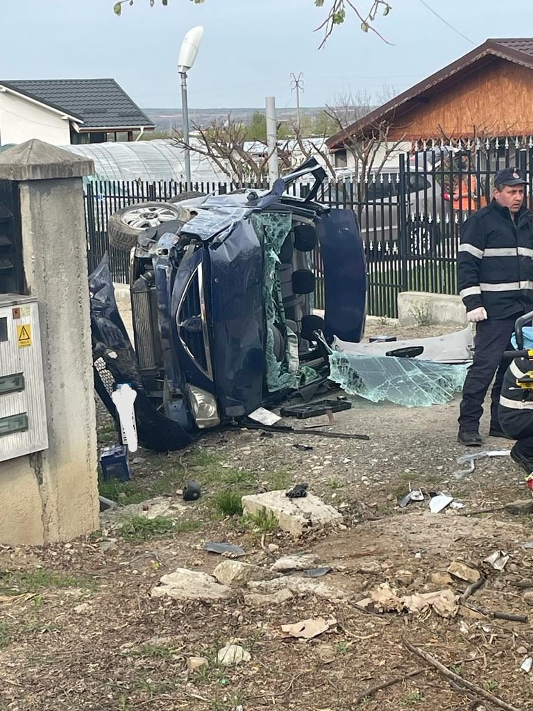 (UPDATE) Grav accident rutier pe un drum județean. Un șofer este resuscitat