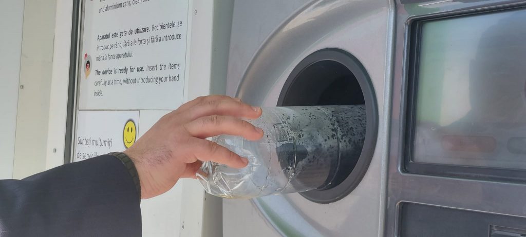 Bani pentru deșeuri. Green Group a lansat Aparatul de fapte Bune