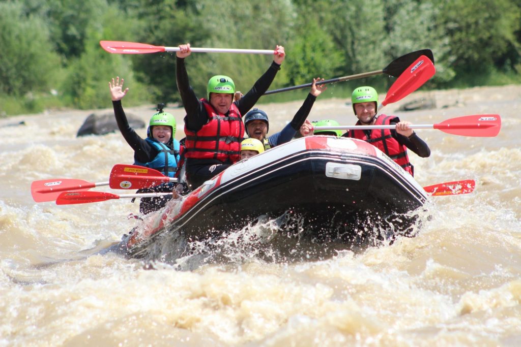 Va fi spectacol! Râul Buzău, polul raftingului european, în weekend