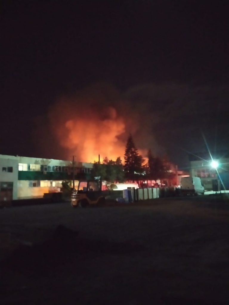 Imagini înfiorătoare în cursul nopții, în municipiul Buzău. Incendiu lângă Colegiul Tehnic