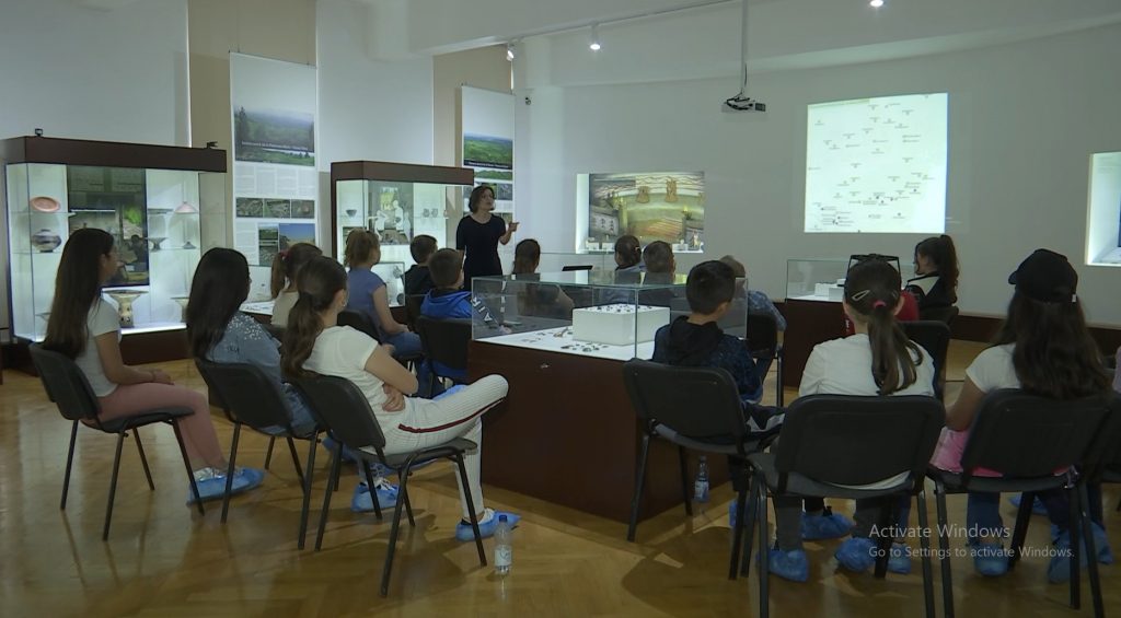 Ora de istorie s-a mutat la muzeu! Buzăul, primul loc din țară unde elevii au învățat în sălile de expoziție