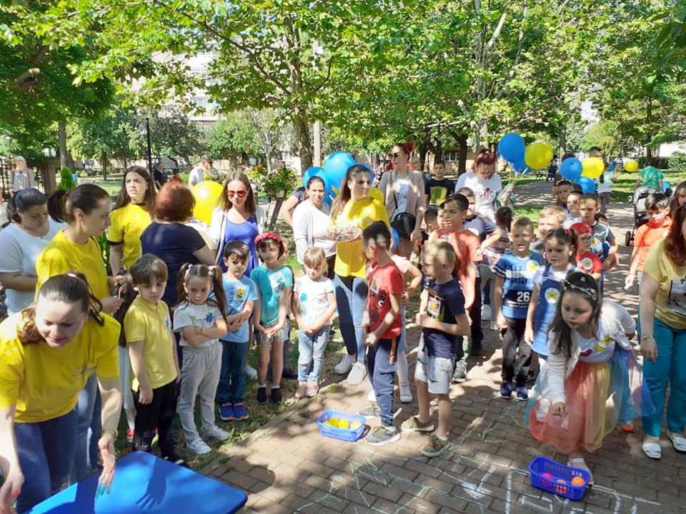 (FOTO)  Cum au reușit tinerii liberali să-i înveselească pe copii, de ziua lor