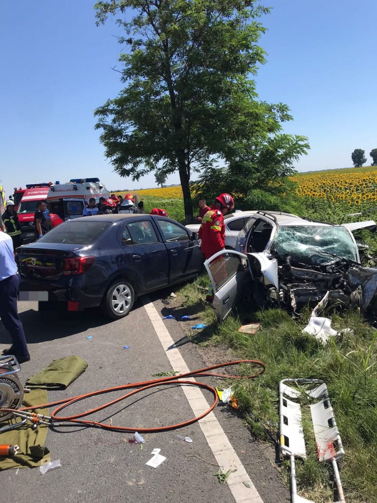 (FOTO&VIDEO) 4 morți într-un accident produs pe DN2. Mașină înmatriculată în Buzău, implicată în accident