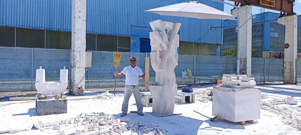 (Video) Primele imagini cu sculpturile de mari dimensiuni, aproape de forma finală. Cum poți face o vizită în atelierul artiștilor