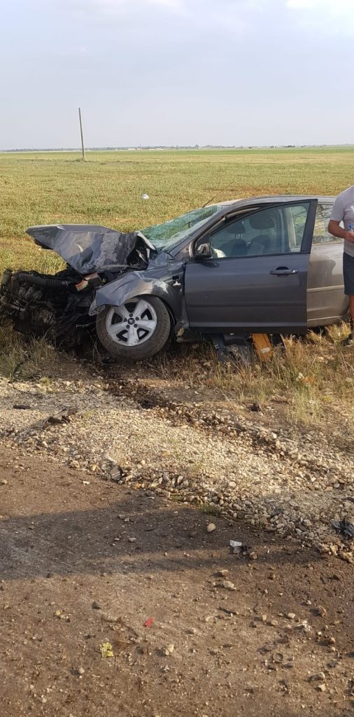 Accident pe DJ203D, în afara localității Țintești. O tânără a ajuns la spital. Trafic dirijat
