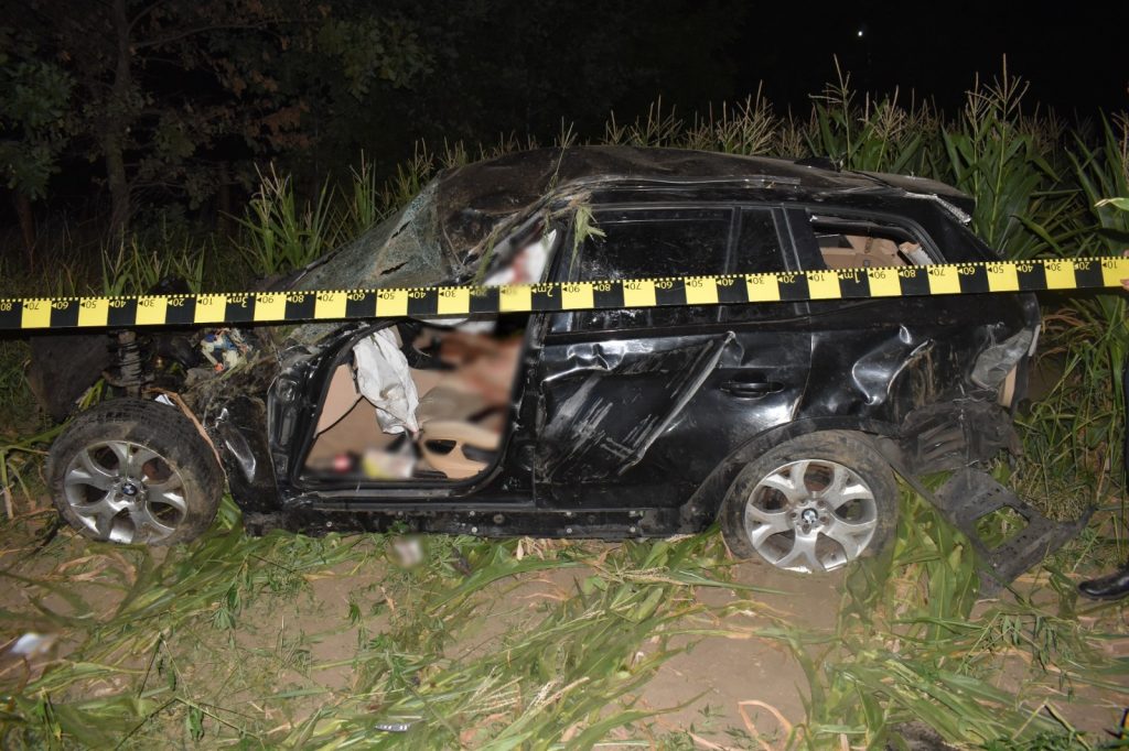 (FOTO) Primele imagini de la locul tragediei! Bolidul în care a murit o fată de 15 ani s-a făcut praf. În ce stare este băiatul