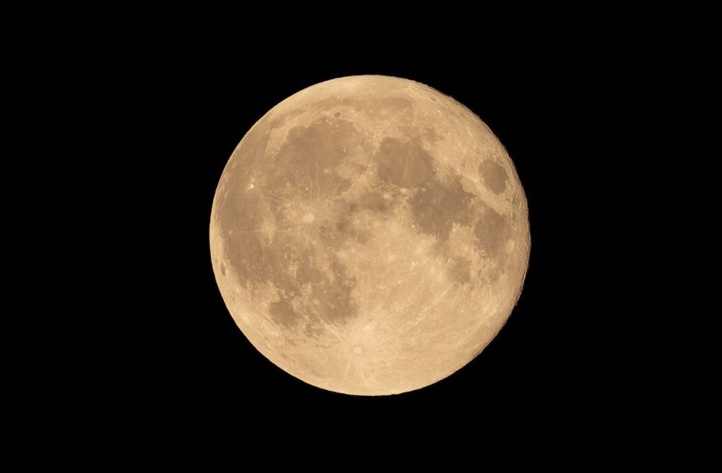 Ochii pe cer! Punct maxim pentru Superluna de azi, la ora 21.38