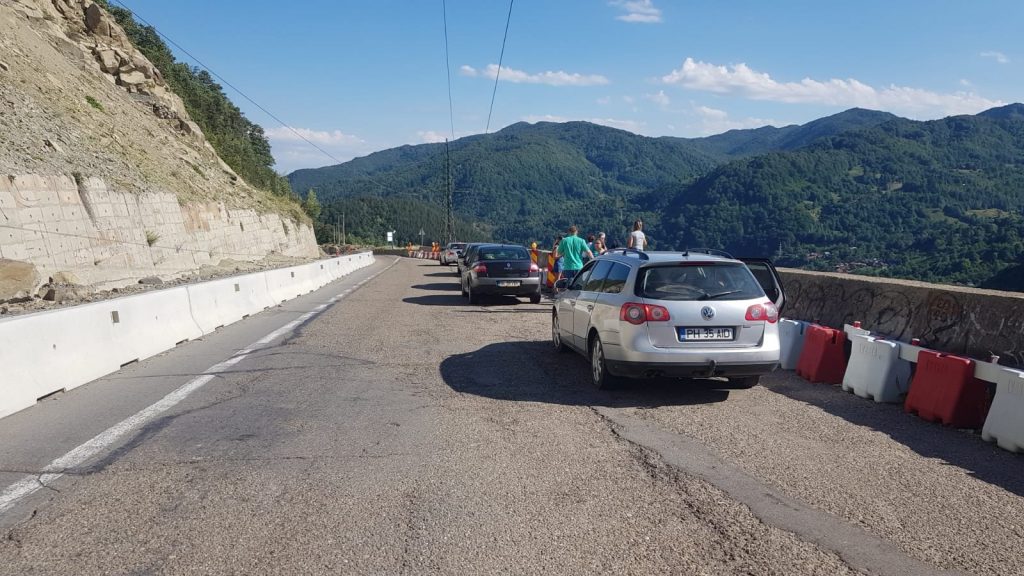 Semnal de alarmă tras de autorități după ce un turist a căzut în prăpastie, la Siriu: “Zona, pe cât este de frumoasă, pe atât este de periculoasă!”