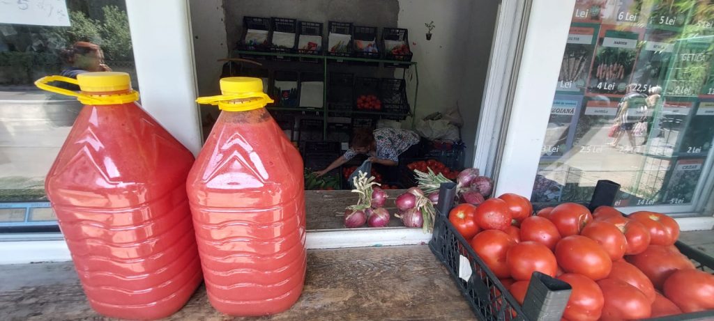 Produsul zilei, la Stațiunea de Cercetare Legumicolă. Oamenii, chiar și cei cu grădini la țară, îl cumpără pentru că este ieftin și bun