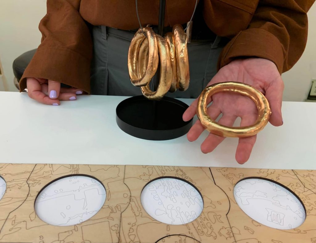 Covrigii de Buzău, sursă de inspirație pentru marii artiști. O tânără designer i-a transformat în bijuterii spectaculoase