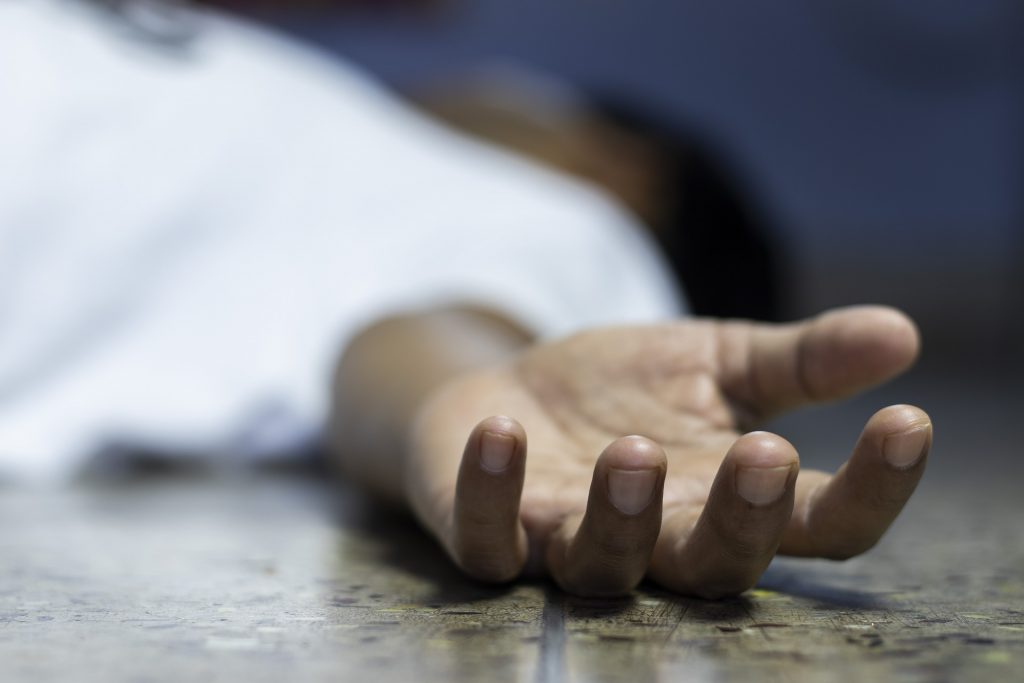 Vacanță încheiată tragic. Tânăr găsit spânzurat într-un hotel din Râmnic