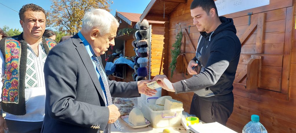 (Video) A început Toamna Buzoiană. Ce prețuri au legumele și produsele tradiționale? Ministrul Agriculturii a plecat cu sacoșele încărcate