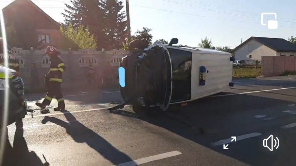 (FOTO&VIDEO) Mașină a SRI, răsturnată pe DN2E85