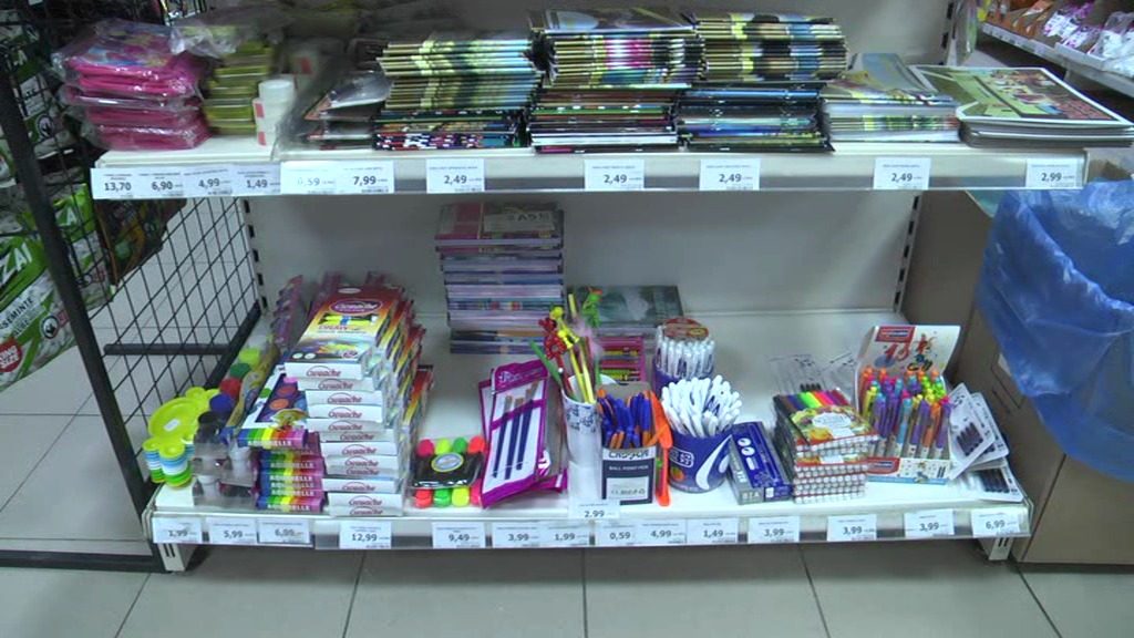 (FOTO) Liste nesfârșite, cheltuieli pe măsură! Ce buget este necesar pentru rechizitele de anul acesta