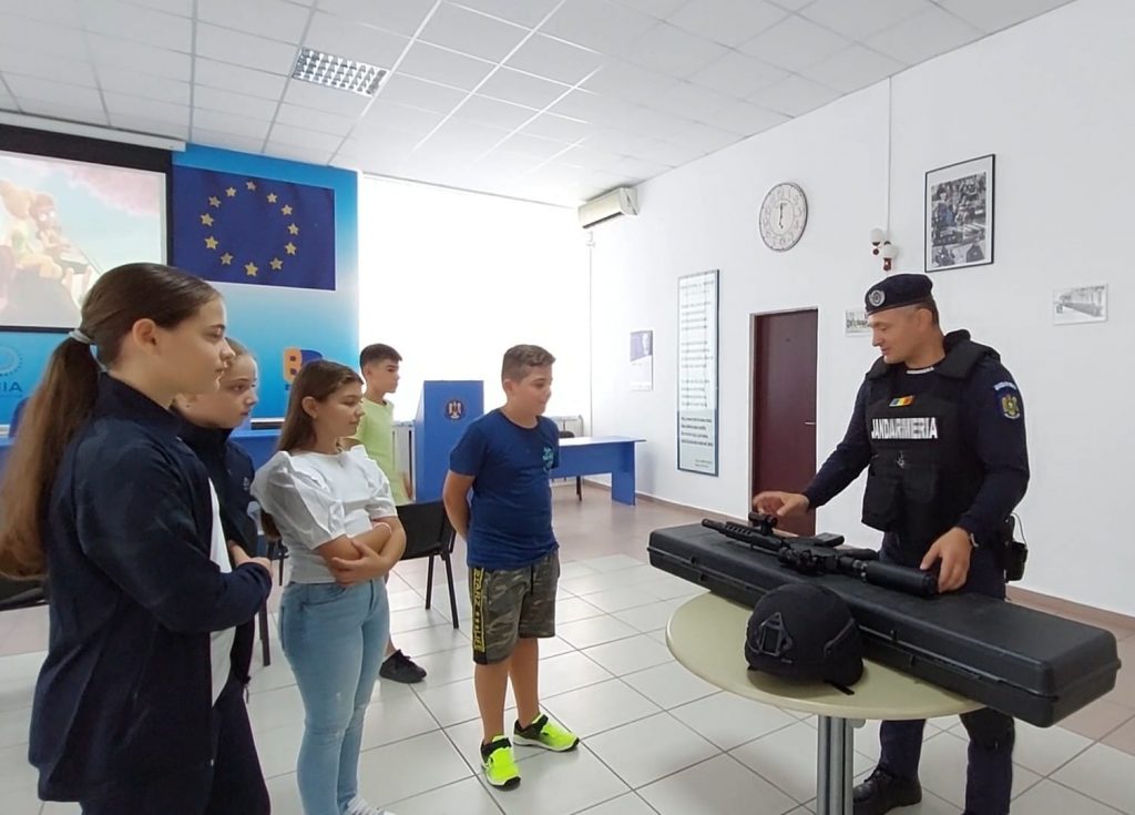 O zi altfel pentru jandarmii buzoieni! Au avut parte de o misiune inedită